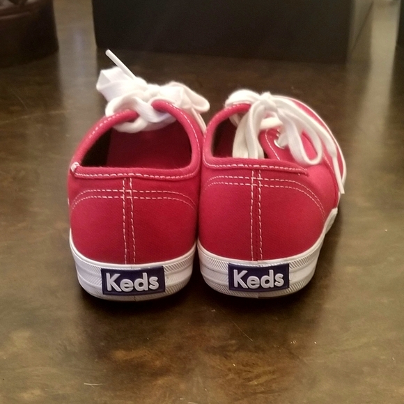 Red Keds - Picture 2 of 3